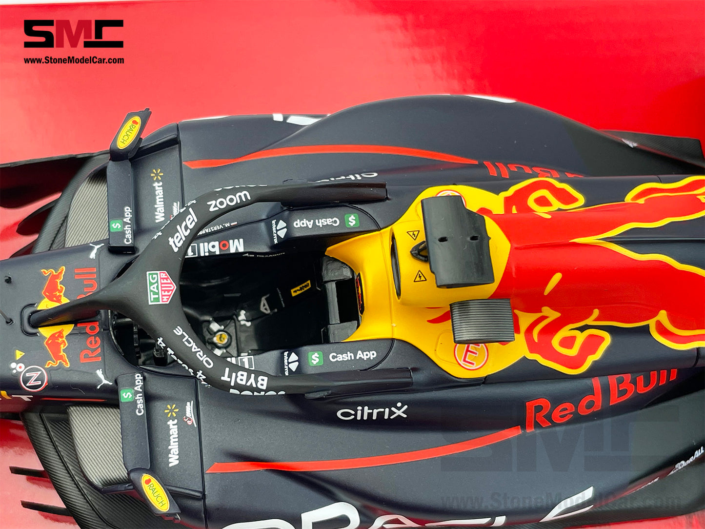Red Bull F1 RB18 #1 Max Verstappen Japan GP 2022 World Champion 1:18 MINICHAMPS with Figure