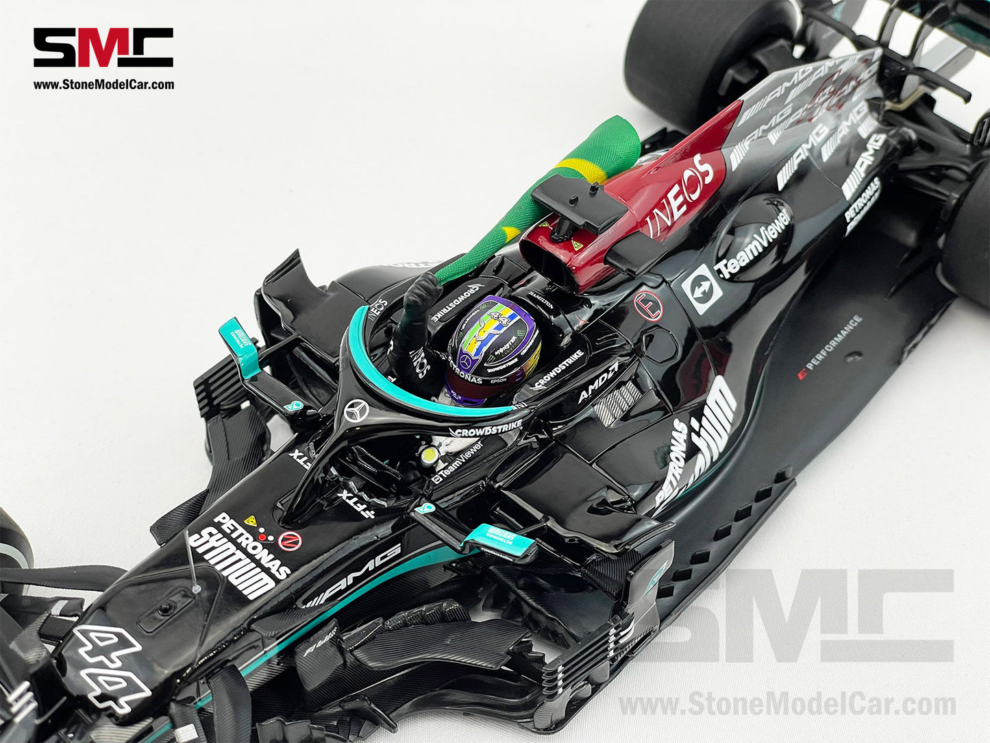 Mercedes AMG F1 W12 #44 Lewis Hamilton Brazil GP 2021 with Flag 1:18 Minichamps