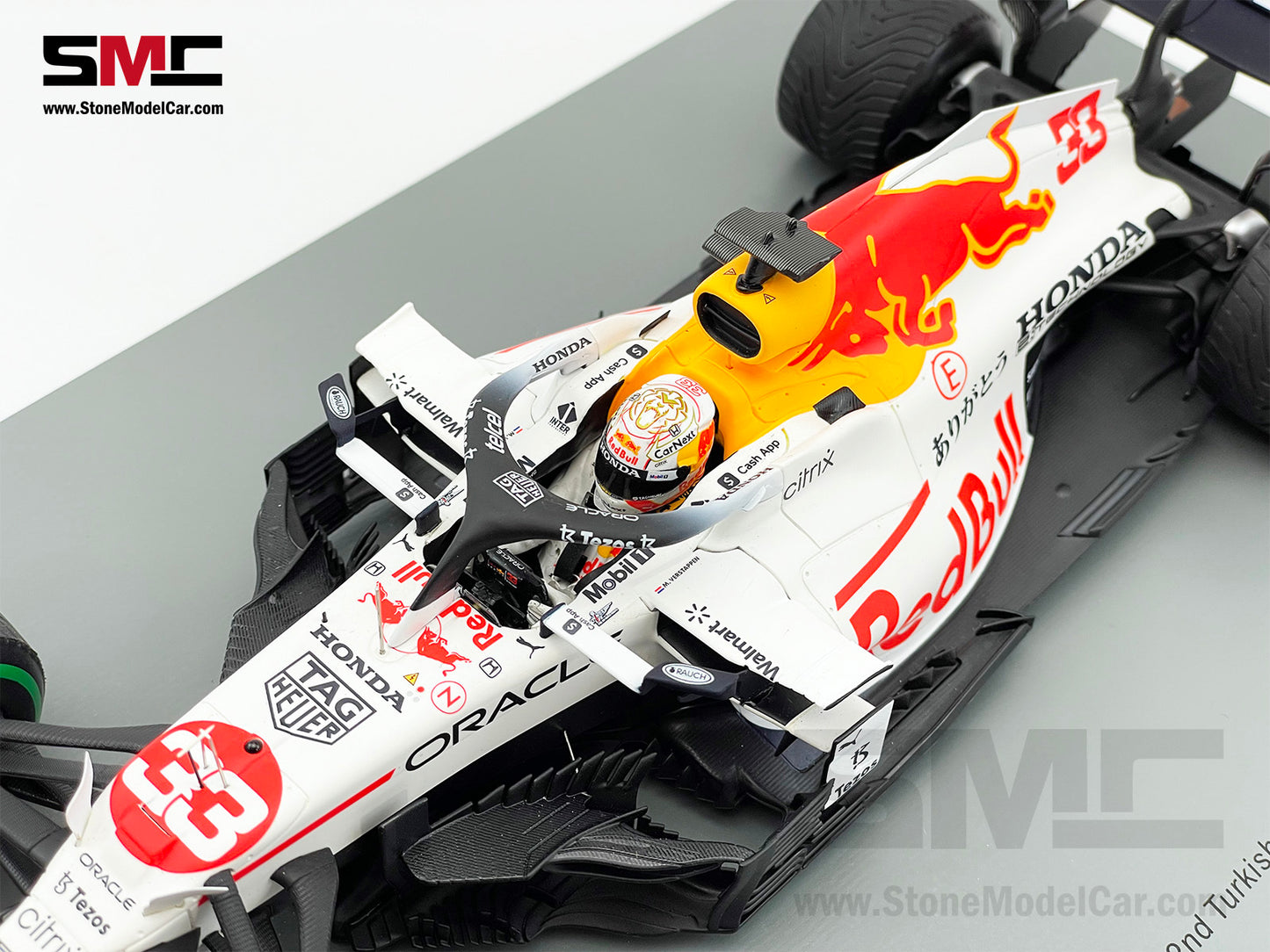 2021 World Champion Red Bull F1 RB16B #33 Max Verstappen Turkish GP Special Livery 1:18 Spark + P2 Pit Board