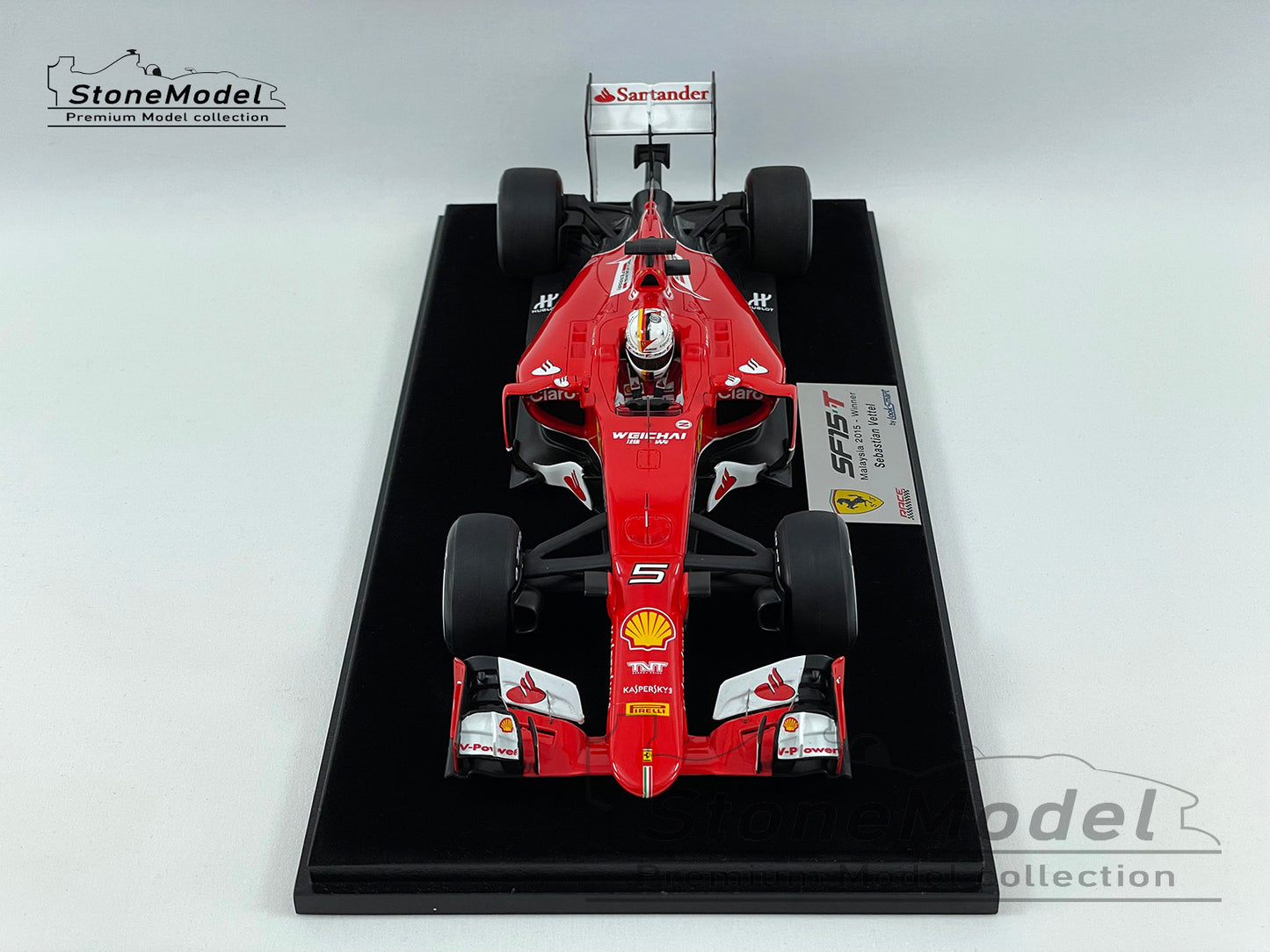 Ferrari F1 SF15-T Sebastian Vettel Malaysia 2015 Winner 1:18 LS18F101 LookSmart