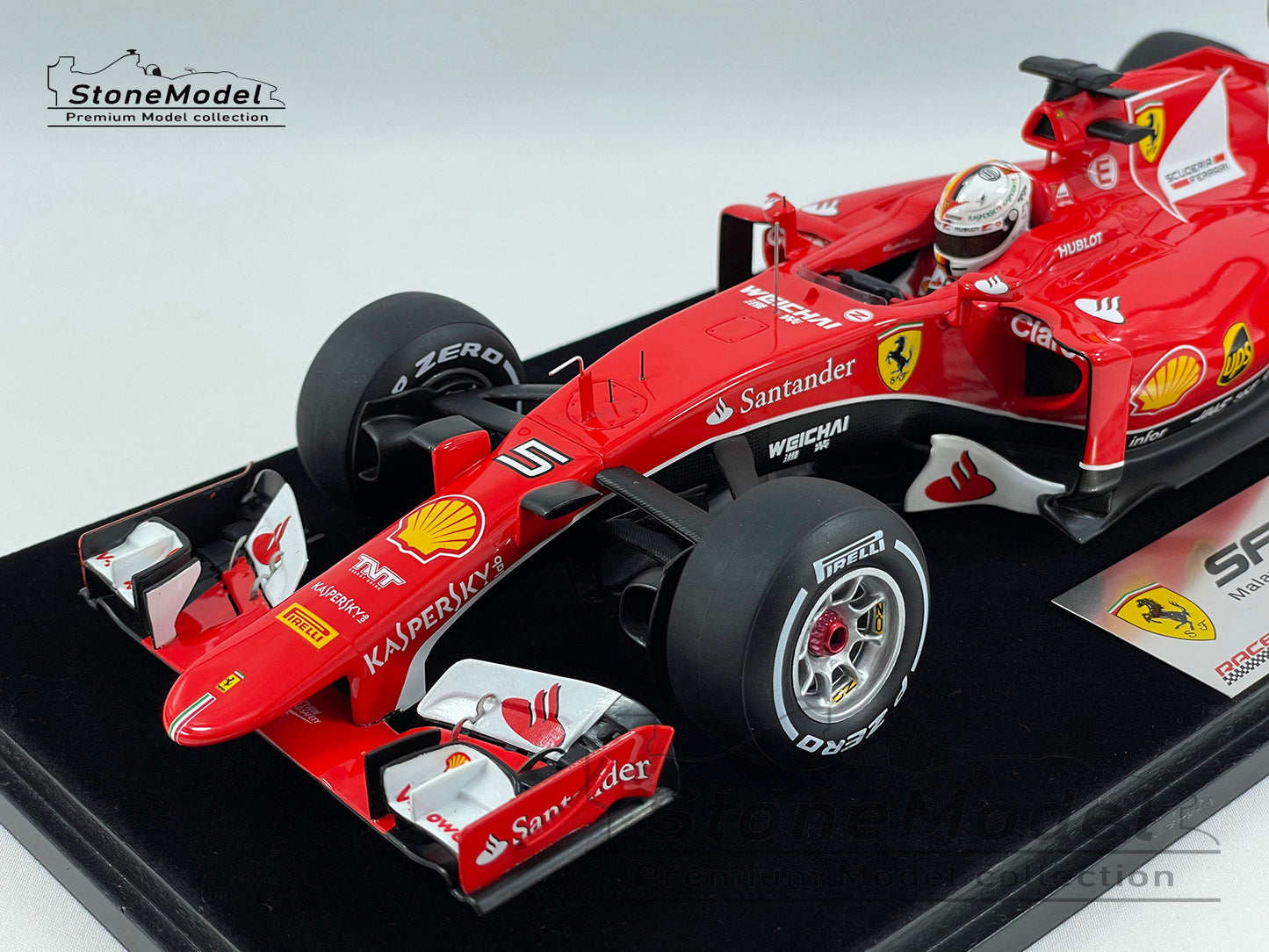 Ferrari F1 SF15-T Sebastian Vettel Malaysia 2015 Winner 1:18 LS18F101 LookSmart