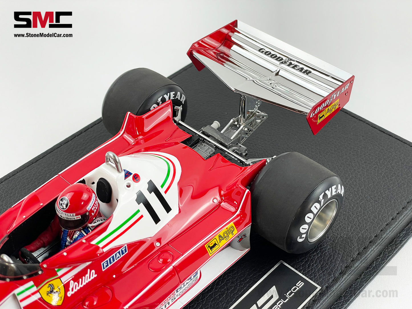 Ferrari F1 312 T2 11 Niki Lauda 1977 World Champion with Driver 1:18 GP REPLICAS