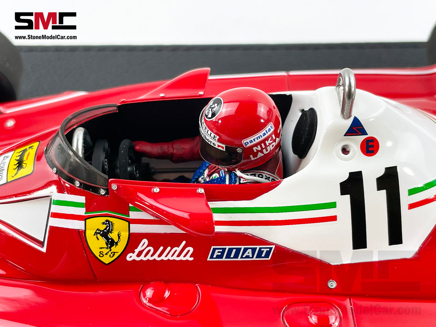 Ferrari F1 312 T2 11 Niki Lauda 1977 World Champion with Driver 1:18 GP REPLICAS