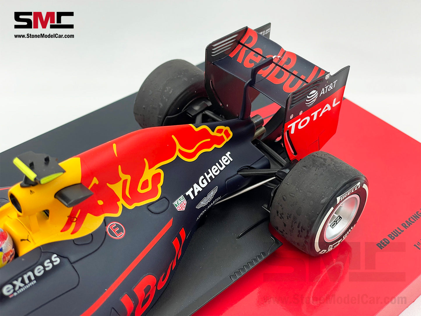 Red Bull F1 RB12 #33 Max Verstappen 1st Career Win Spanish GP 2016 1:18 MINICHAMPS Gift Box