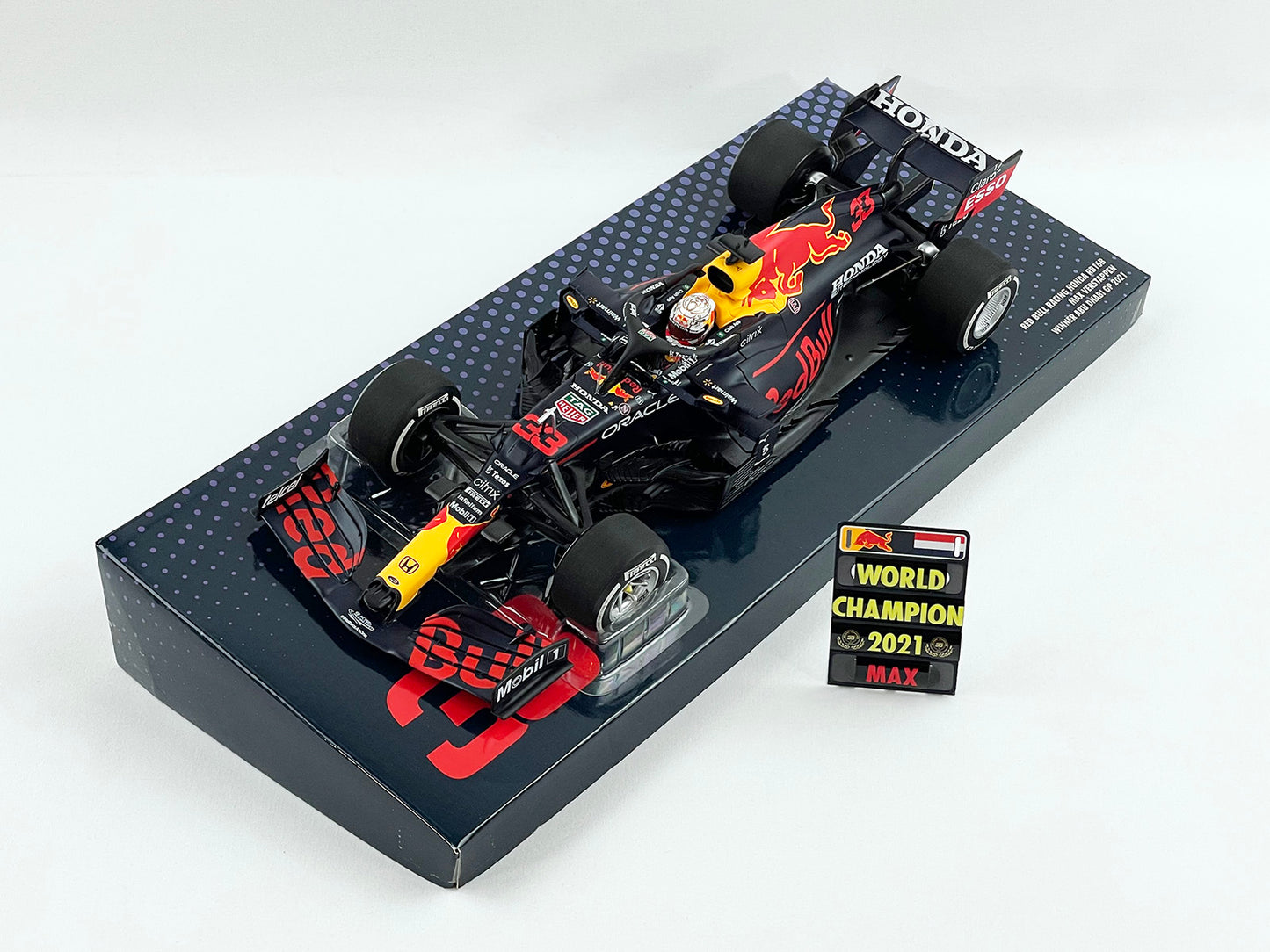 Repaired - MINICHAMPS 1:18 Red Bull F1 RB16B Max Verstappen Abu Dhabi 2021 World Champion