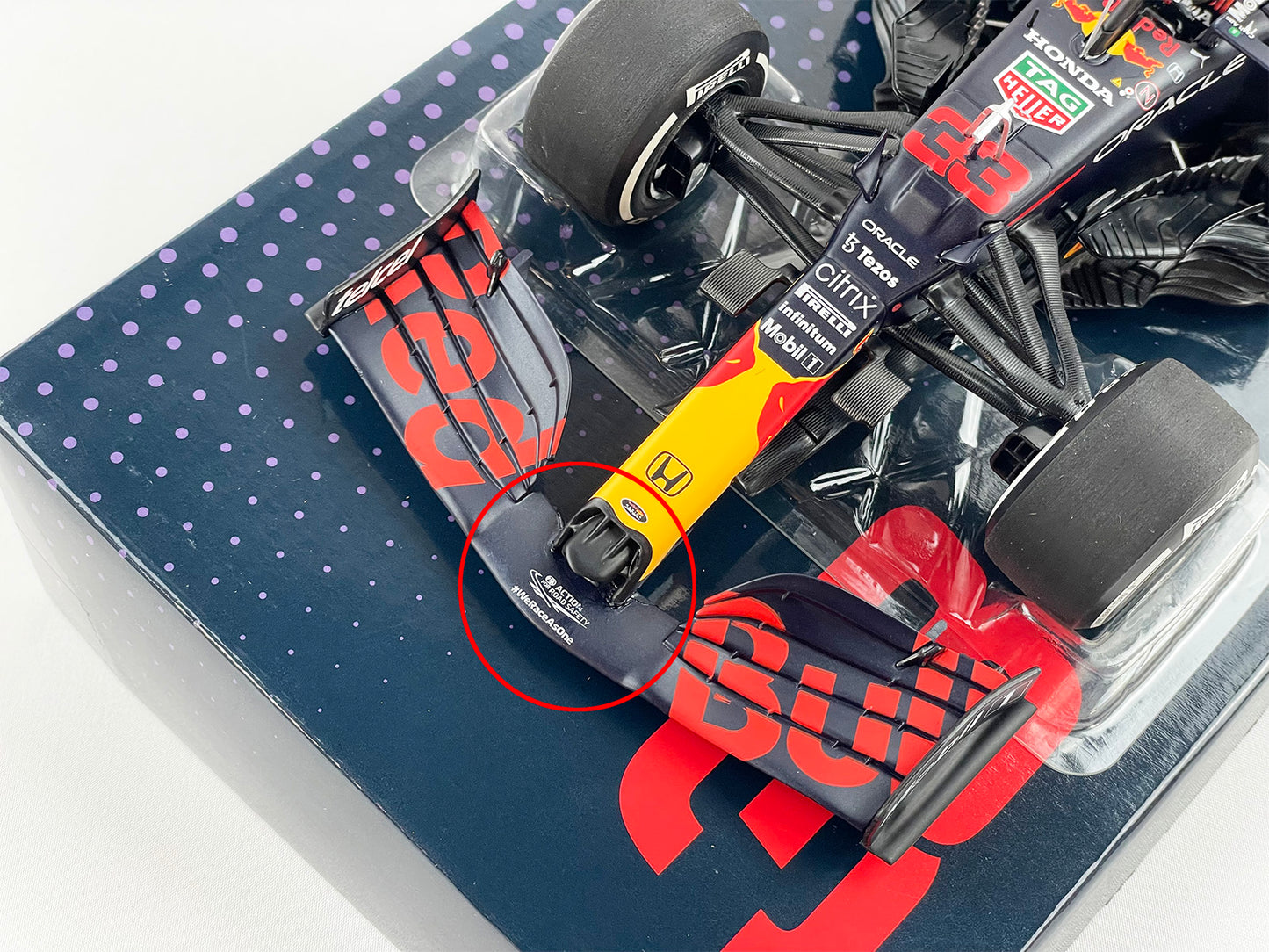 Repaired - MINICHAMPS 1:18 Red Bull F1 RB16B Max Verstappen Abu Dhabi 2021 World Champion