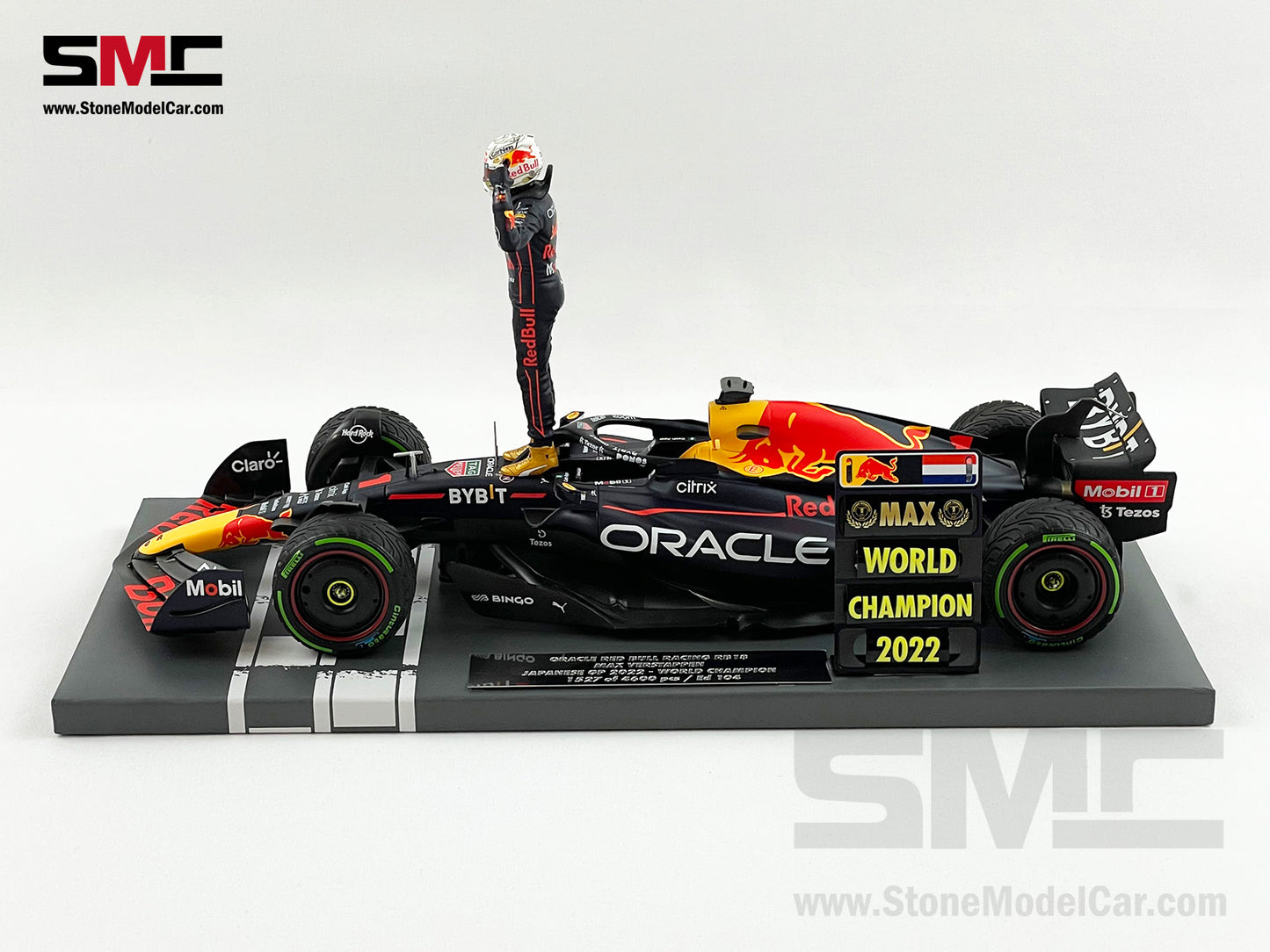 #1 Max Verstappen 2022 World Champion Red Bull F1 RB18 Japan GP 1:18 MINICHAMPS with Figure