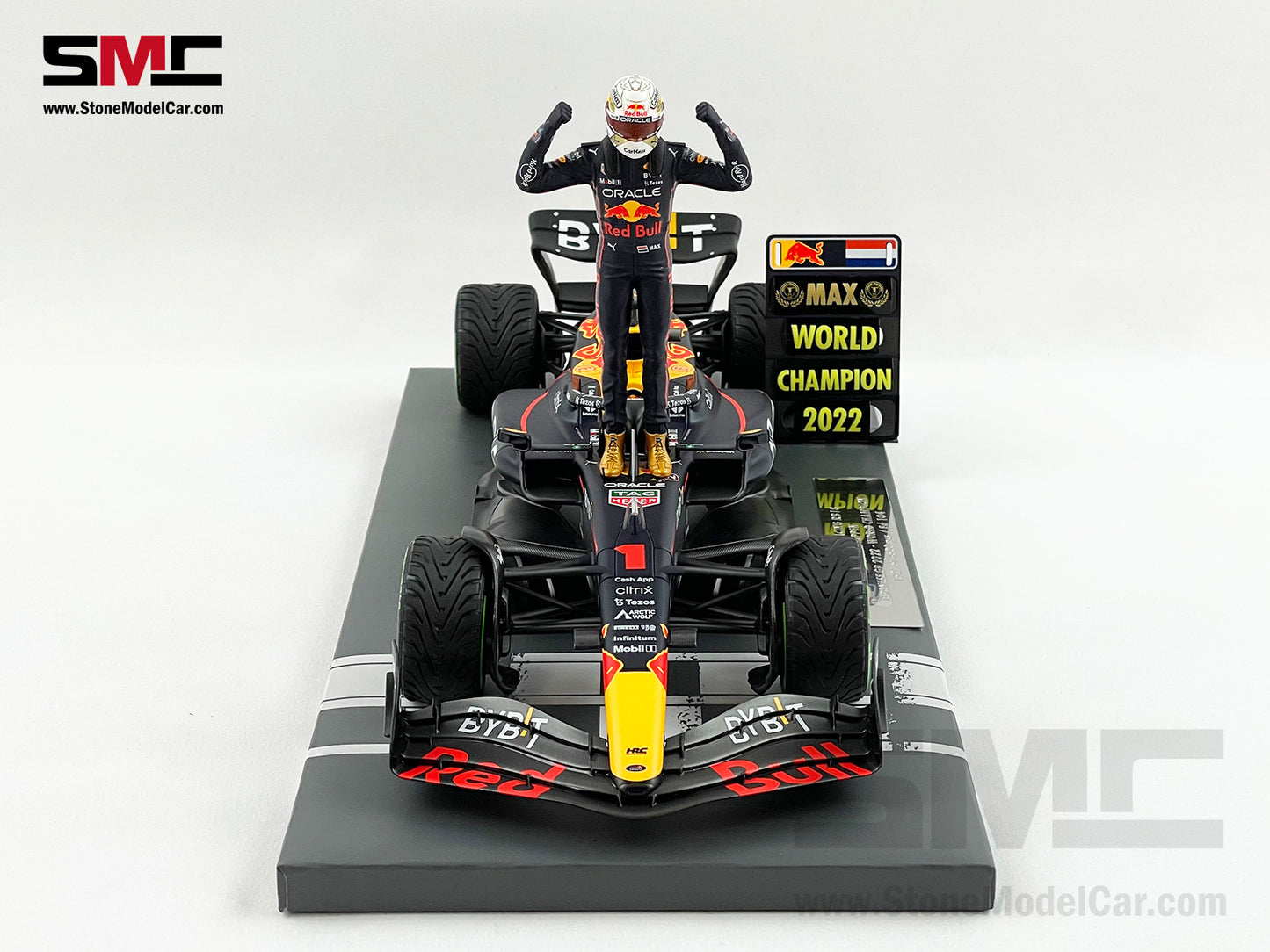 #1 Max Verstappen 2022 World Champion Red Bull F1 RB18 Japan GP 1:18 MINICHAMPS with Figure