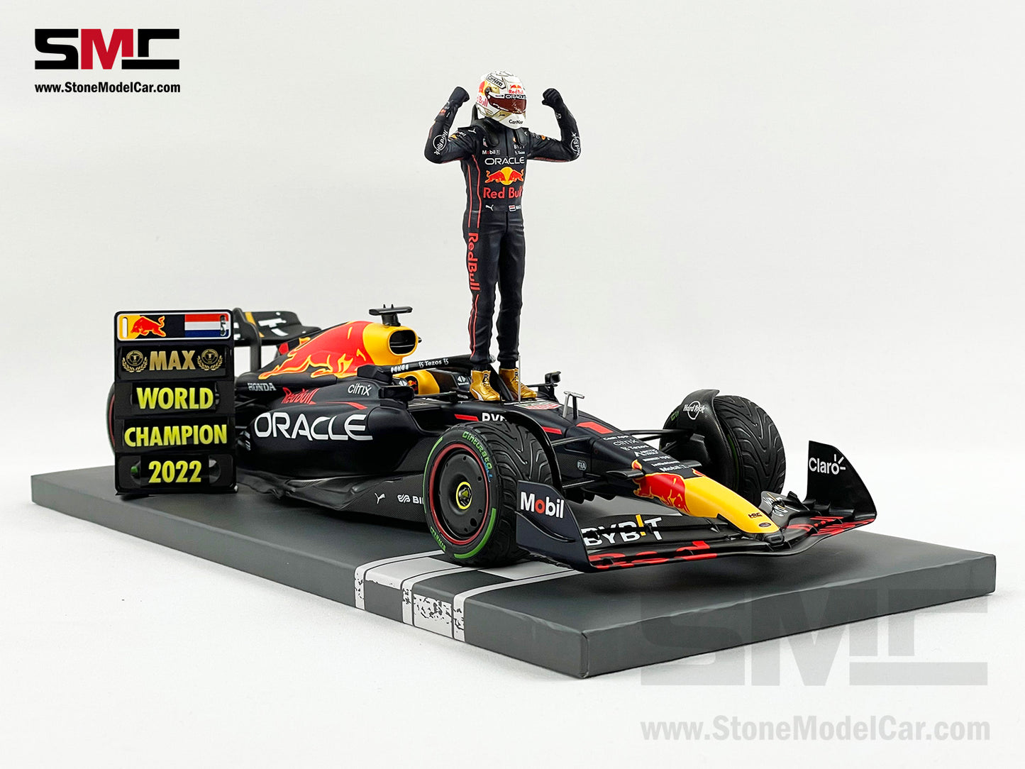 #1 Max Verstappen 2022 World Champion Red Bull F1 RB18 Japan GP 1:18 MINICHAMPS with Figure