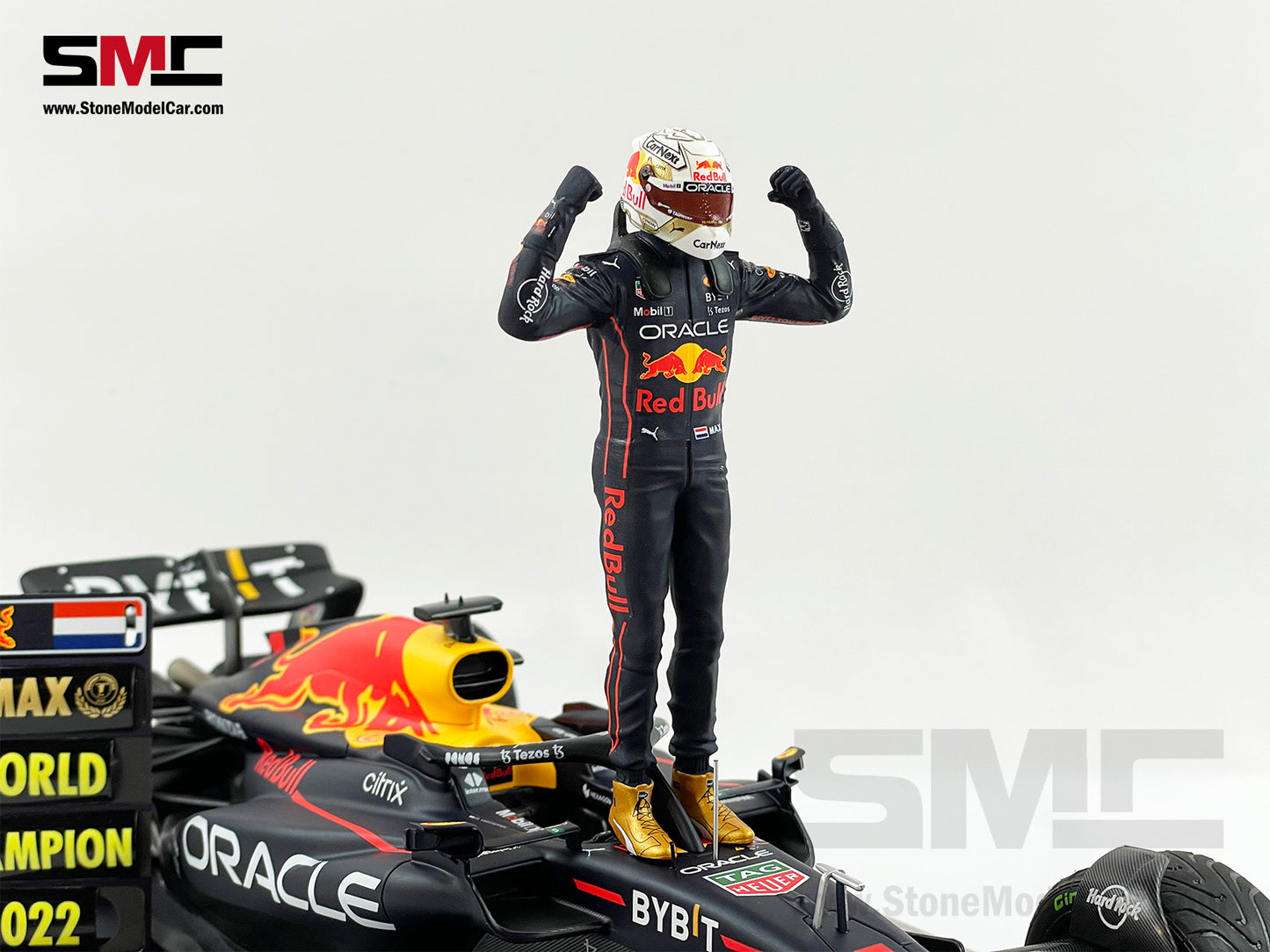 #1 Max Verstappen 2022 World Champion Red Bull F1 RB18 Japan GP 1:18 MINICHAMPS with Figure