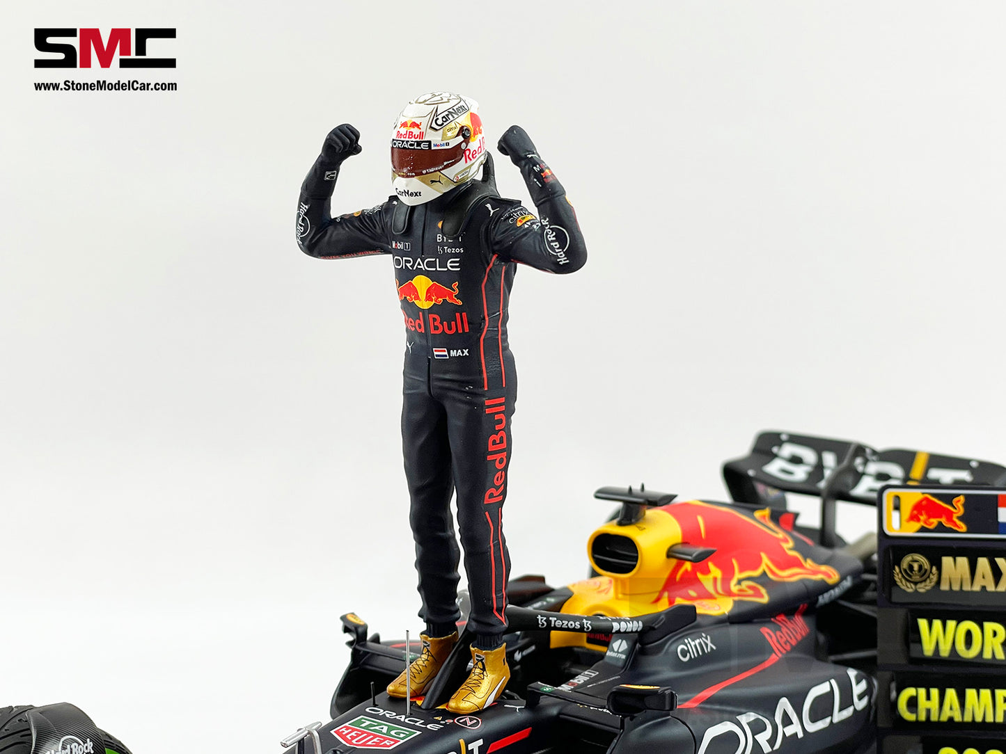 #1 Max Verstappen 2022 World Champion Red Bull F1 RB18 Japan GP 1:18 MINICHAMPS with Figure