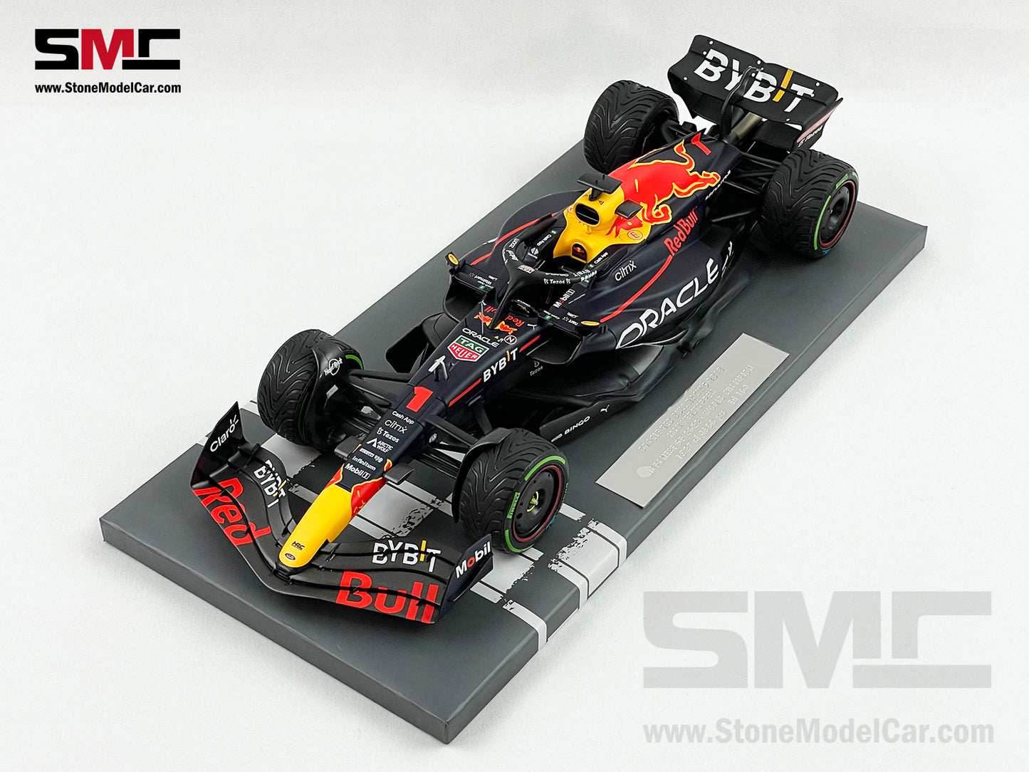 #1 Max Verstappen 2022 World Champion Red Bull F1 RB18 Japan GP 1:18 MINICHAMPS with Figure