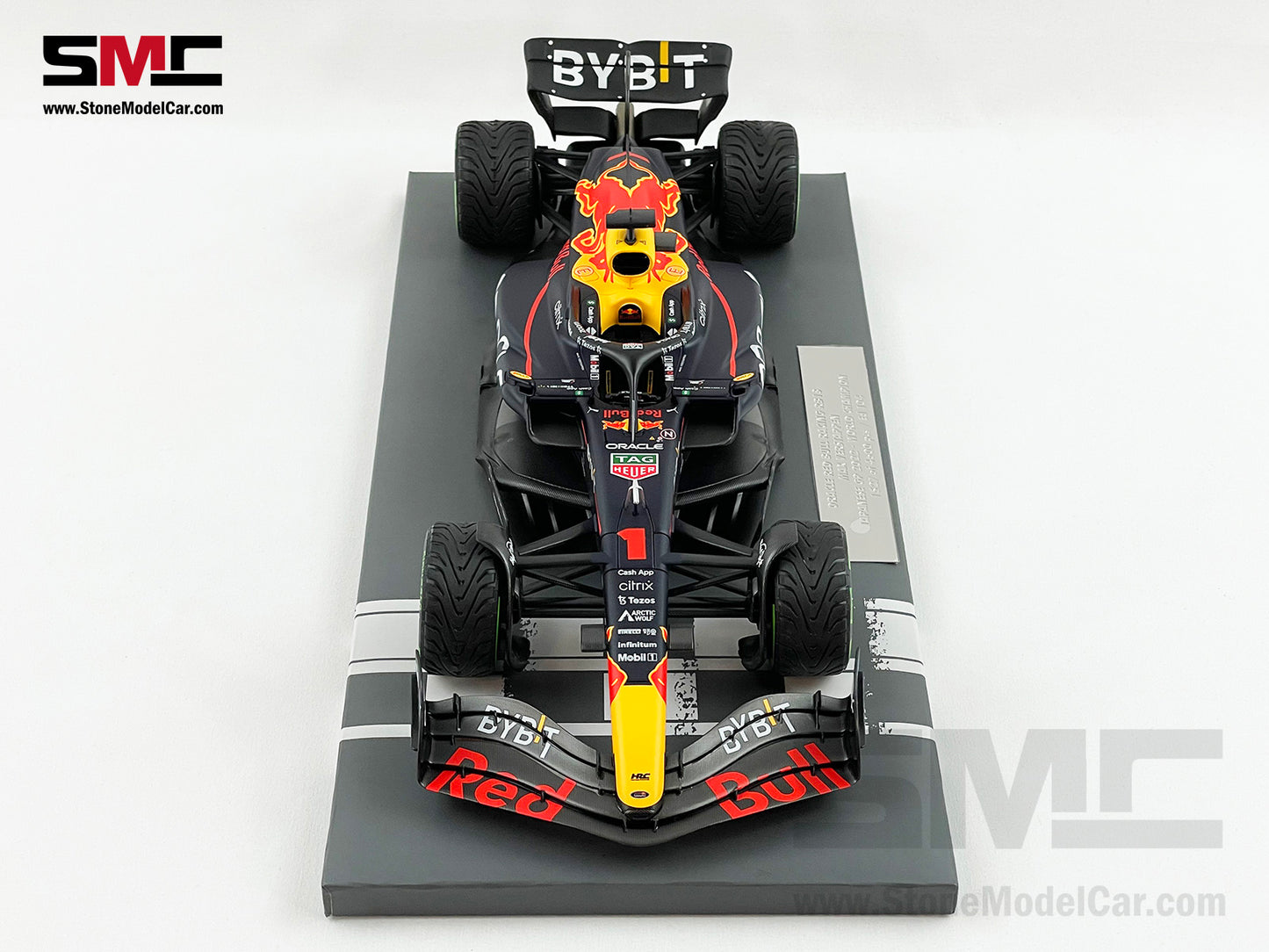 #1 Max Verstappen 2022 World Champion Red Bull F1 RB18 Japan GP 1:18 MINICHAMPS with Figure