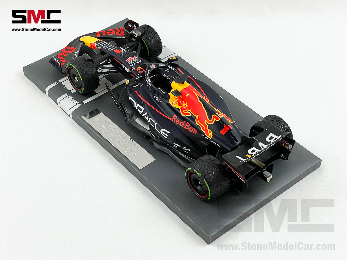 #1 Max Verstappen 2022 World Champion Red Bull F1 RB18 Japan GP 1:18 MINICHAMPS with Figure