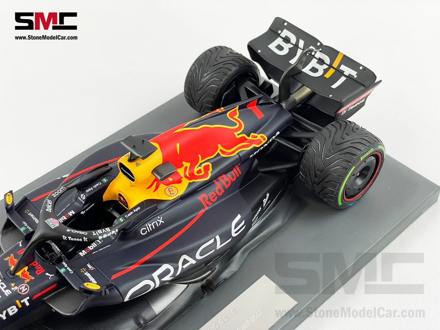 #1 Max Verstappen 2022 World Champion Red Bull F1 RB18 Japan GP 1:18 MINICHAMPS with Figure
