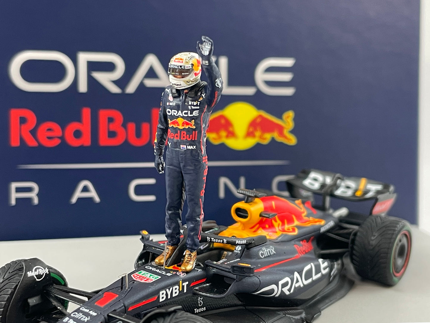 2022 F1 World Champion #1 Max Verstappen Red Bull RB18 Japan GP 1:43 Spark with Figure