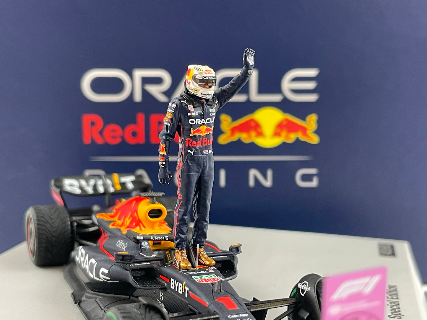 2022 F1 World Champion #1 Max Verstappen Red Bull RB18 Japan GP 1:43 Spark with Figure