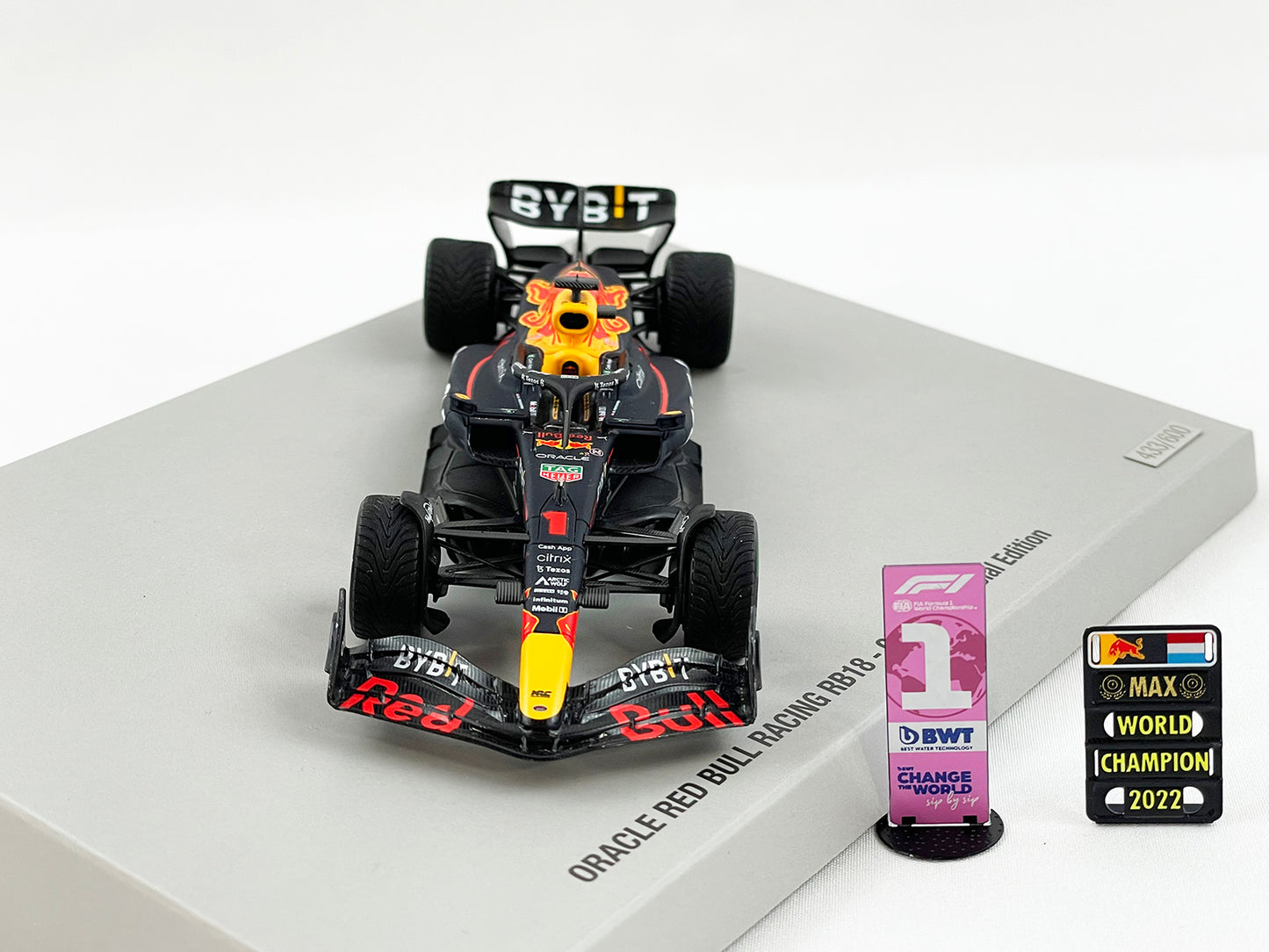 2022 F1 World Champion #1 Max Verstappen Red Bull RB18 Japan GP 1:43 Spark with Figure