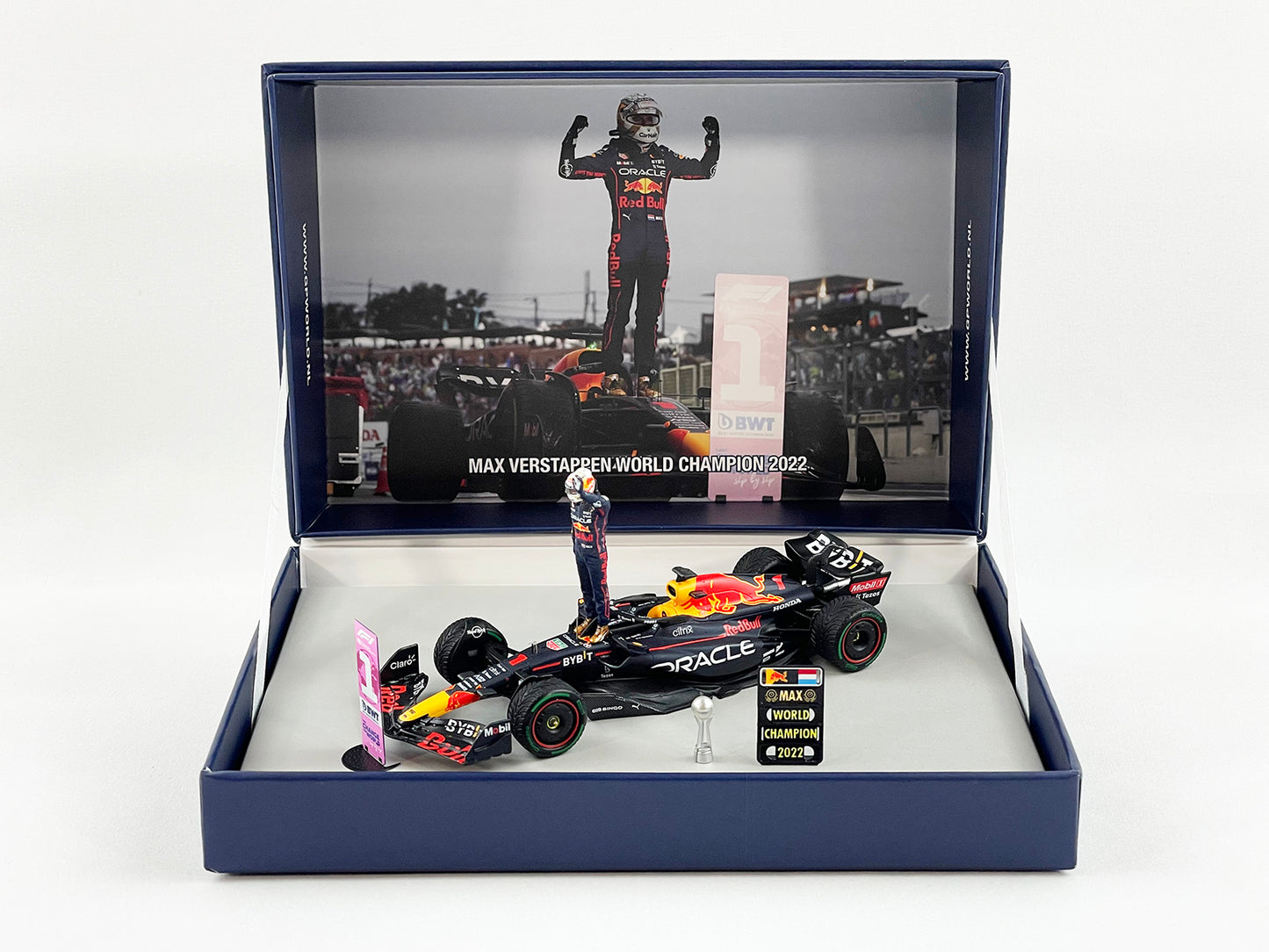 2022 F1 World Champion #1 Max Verstappen Red Bull RB18 Japan GP 1:43 Spark with Figure