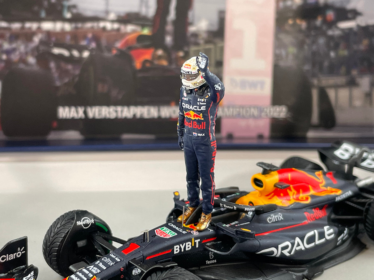 2022 F1 World Champion #1 Max Verstappen Red Bull RB18 Japan GP 1:43 Spark with Figure