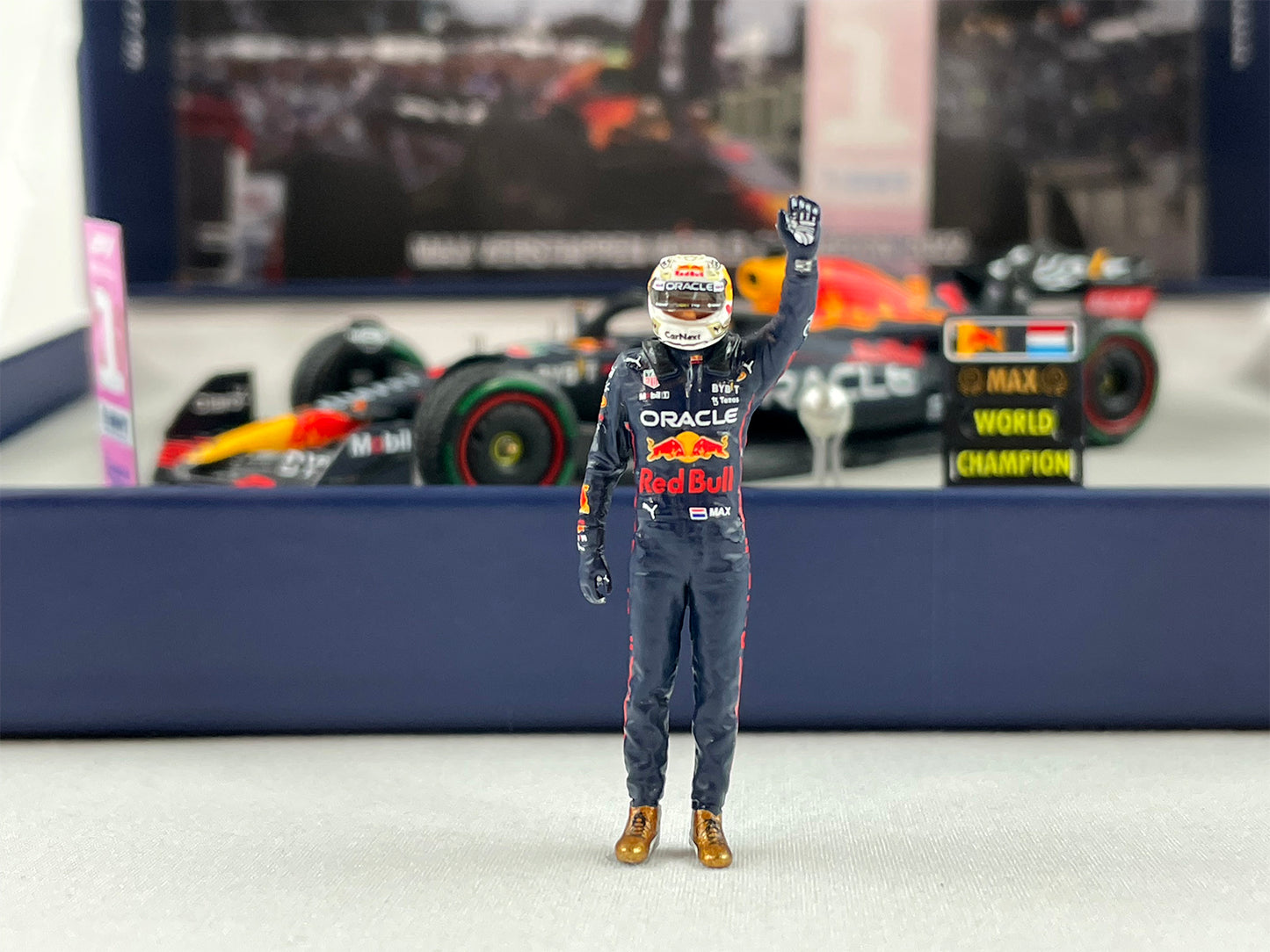 2022 F1 World Champion #1 Max Verstappen Red Bull RB18 Japan GP 1:43 Spark with Figure