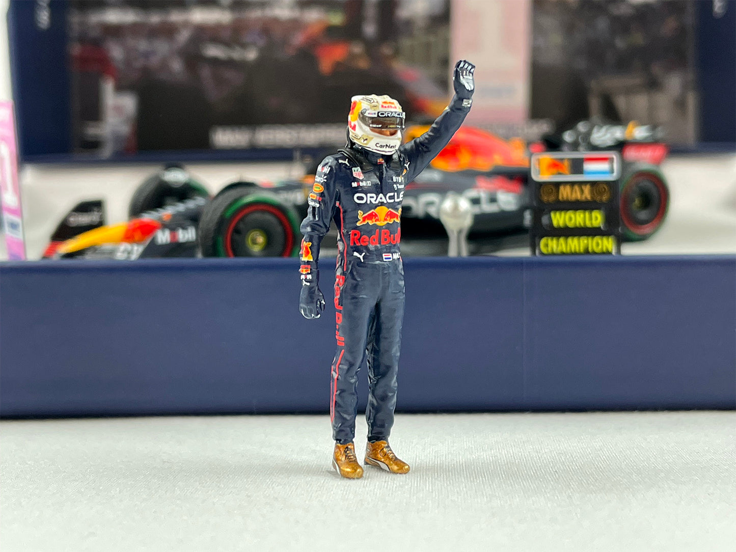 2022 F1 World Champion #1 Max Verstappen Red Bull RB18 Japan GP 1:43 Spark with Figure