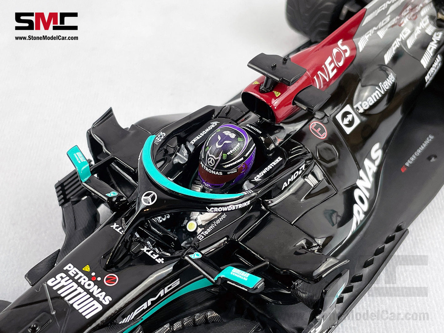 Mercedes AMG F1 W12 #44 Lewis Hamilton Russia 100th GP Win 1:18 Minichamps Gift Box