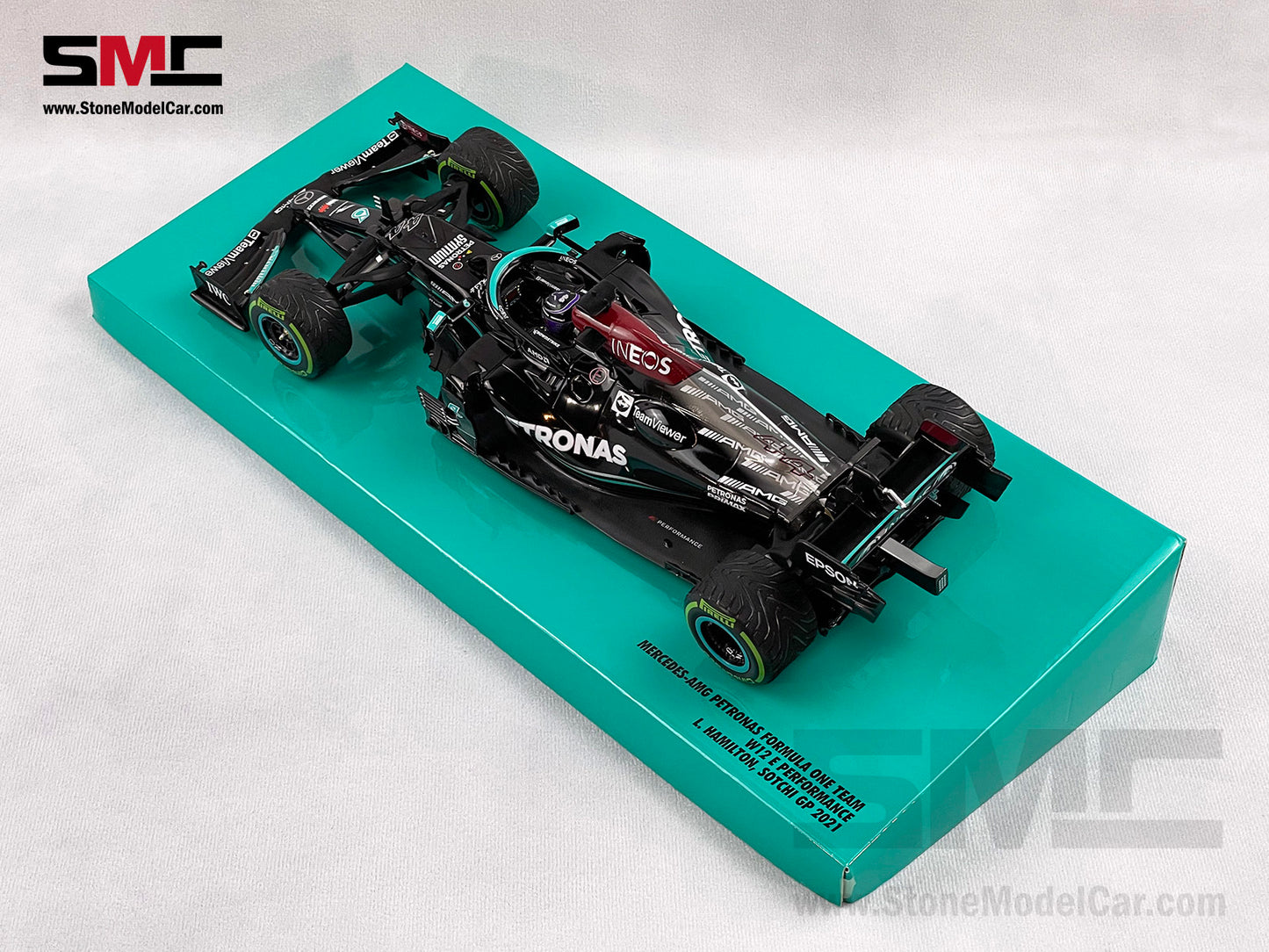 Mercedes AMG F1 W12 #44 Lewis Hamilton Russia 100th GP Win 1:18 Minichamps Gift Box