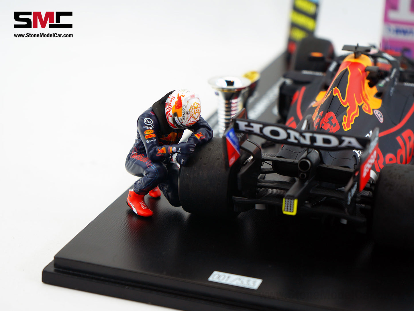 2021 F1 World Champion #33 Max Verstappen Red Bull RB16B Abu Dhabi GP 1:18 Spark Figure