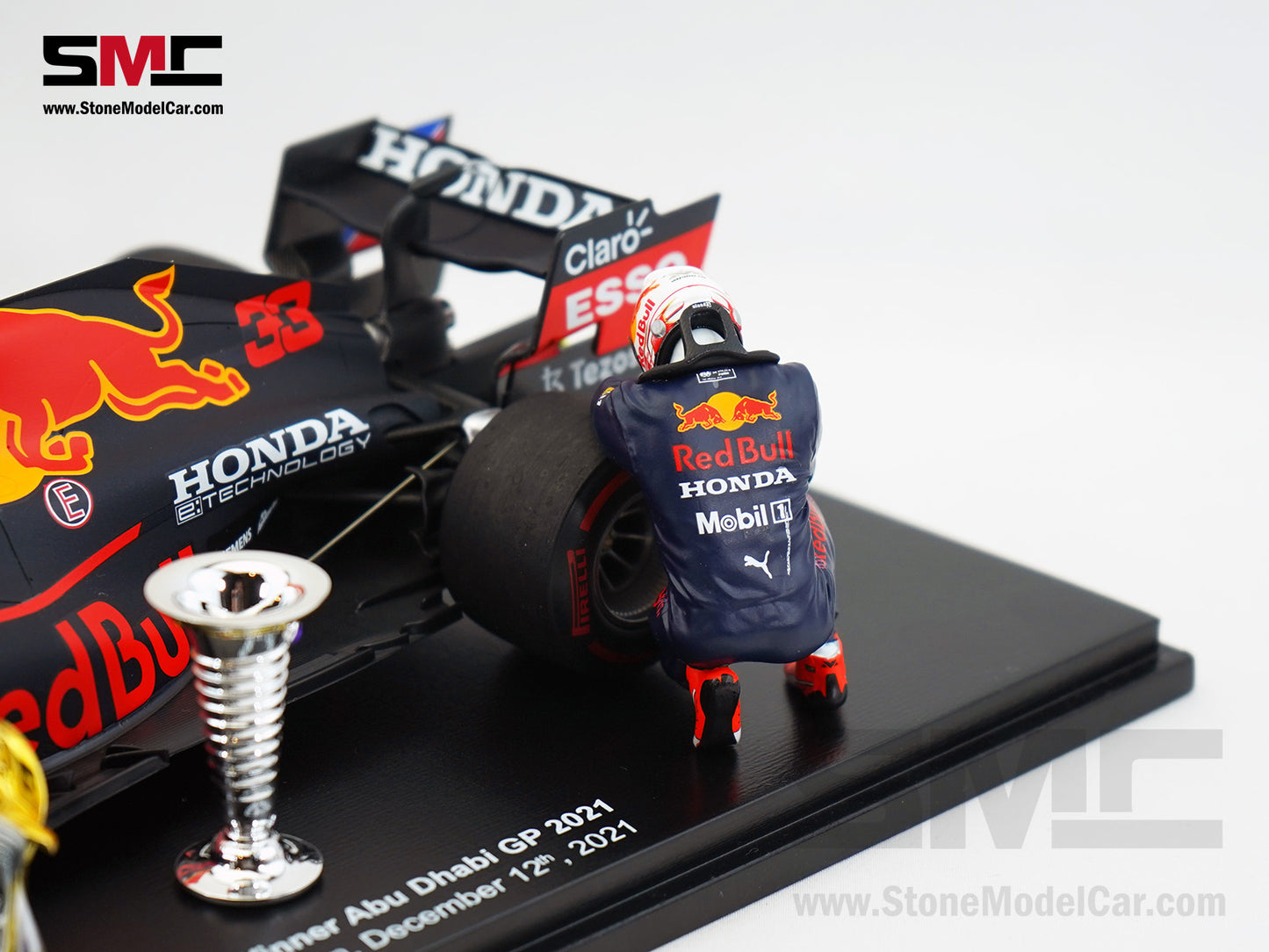 2021 F1 World Champion #33 Max Verstappen Red Bull RB16B Abu Dhabi GP 1:18 Spark Figure