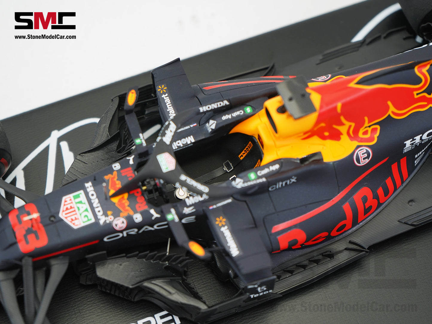 2021 F1 World Champion #33 Max Verstappen Red Bull RB16B Abu Dhabi GP 1:18 Spark Figure
