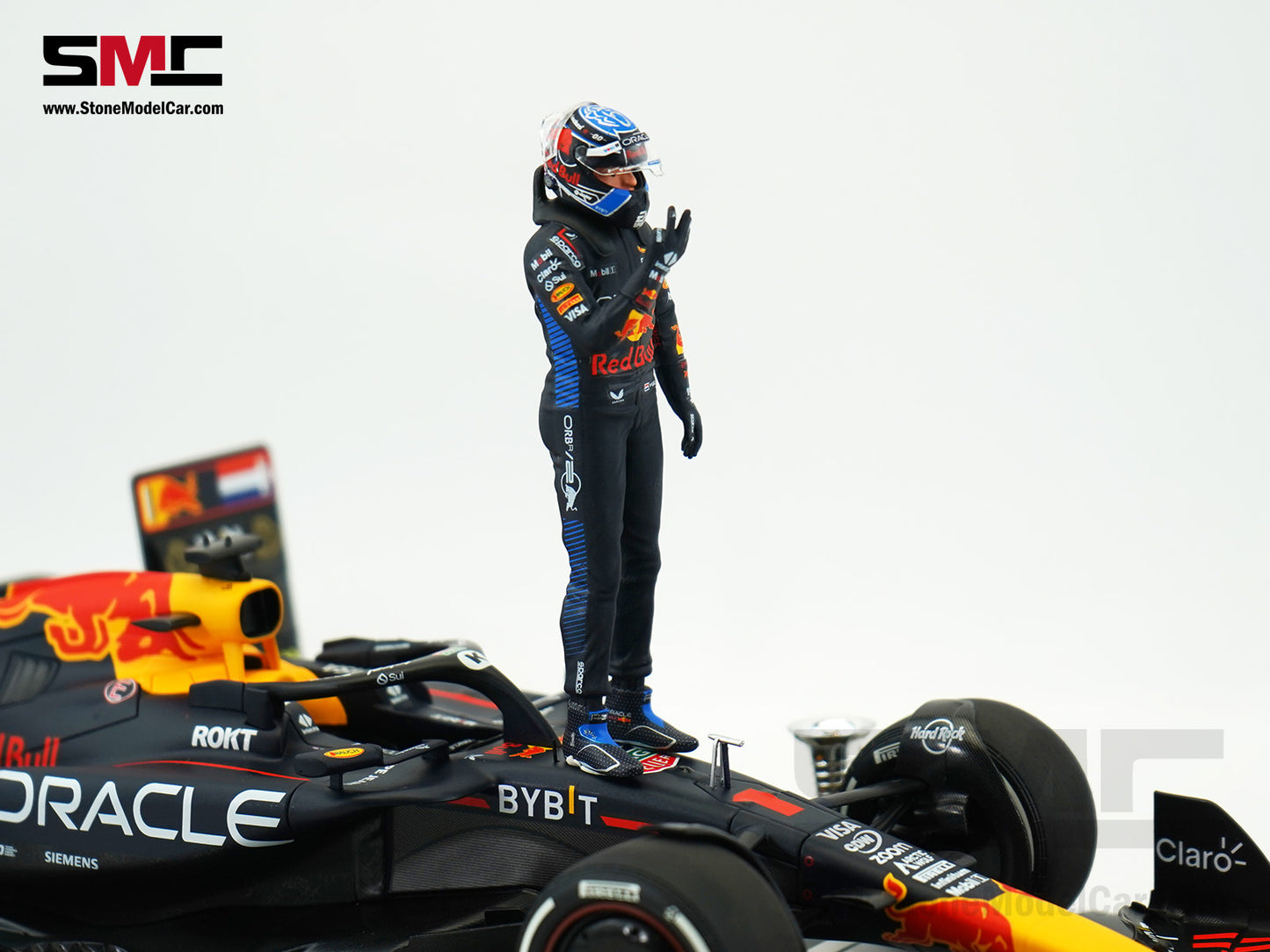 Red Bull F1 RB20 #1 Max Verstappen Las Vegas GP 2024 World Champion MINICHAMPS 1:18 Figure Special Edition