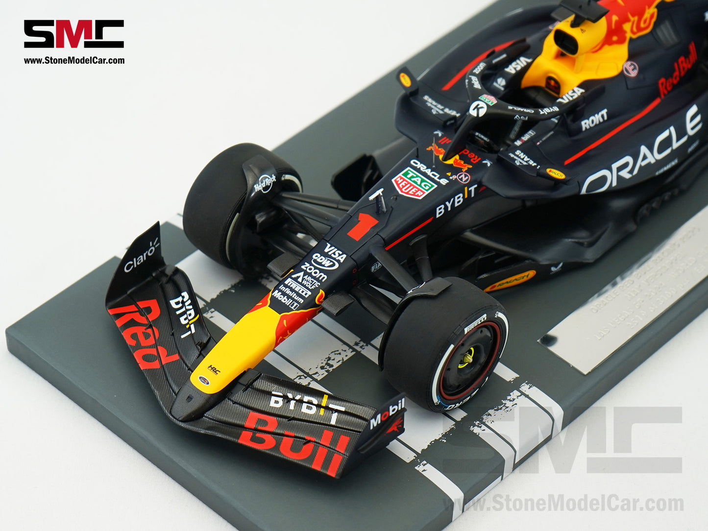 Red Bull F1 RB20 #1 Max Verstappen Las Vegas GP 2024 World Champion MINICHAMPS 1:18 Figure Special Edition