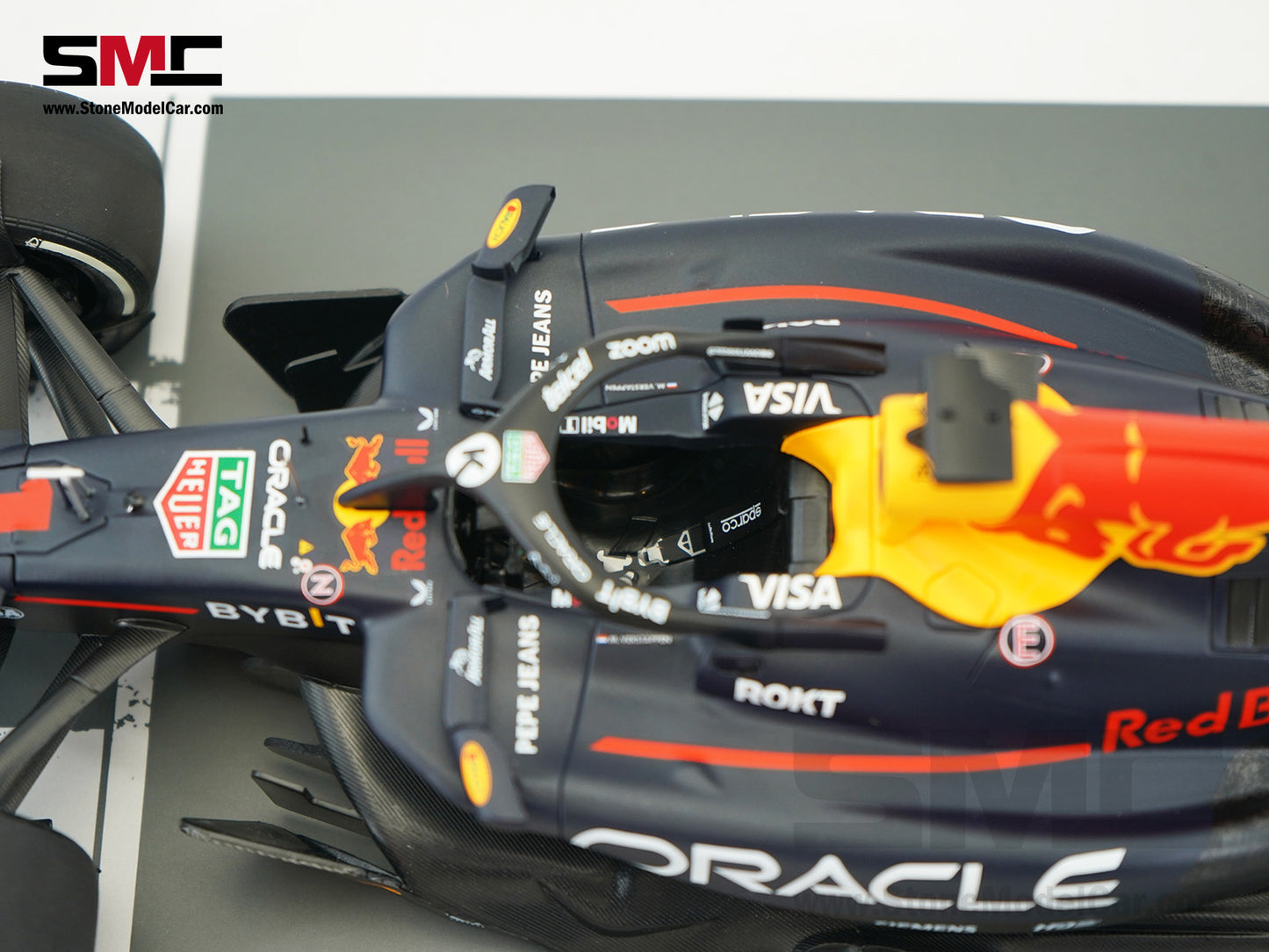 Red Bull F1 RB20 #1 Max Verstappen Las Vegas GP 2024 World Champion MINICHAMPS 1:18 Figure Special Edition