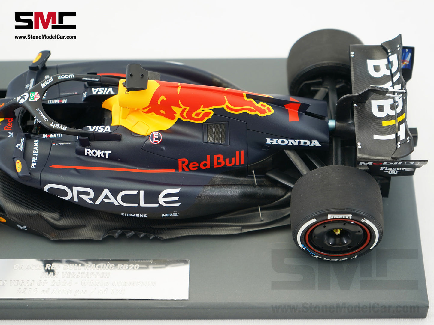 Red Bull F1 RB20 #1 Max Verstappen Las Vegas GP 2024 World Champion MINICHAMPS 1:18 Figure Special Edition