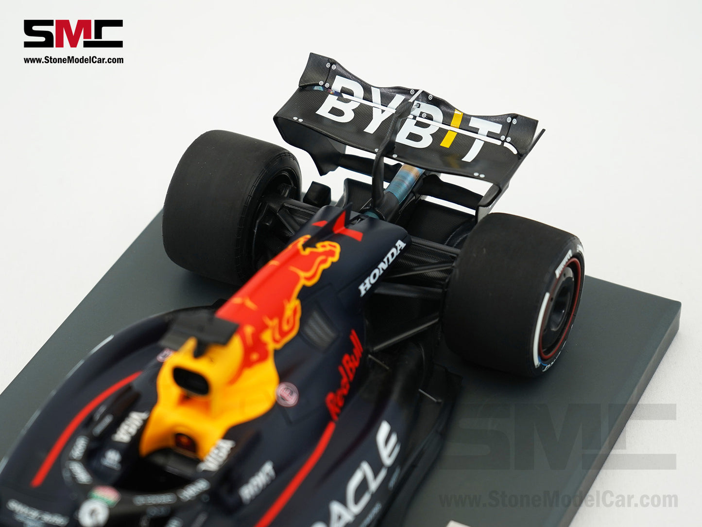 Red Bull F1 RB20 #1 Max Verstappen Las Vegas GP 2024 World Champion MINICHAMPS 1:18 Figure Special Edition