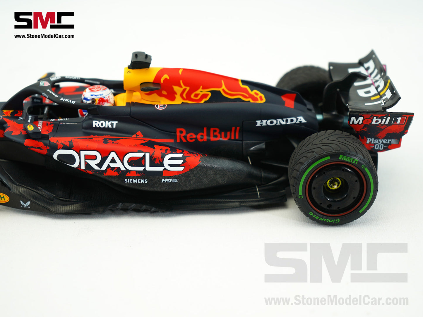 Red Bull F1 RB20 #1 Max Verstappen British GP Special Livery 2024 World Champion 1:18 MINICHAMPS