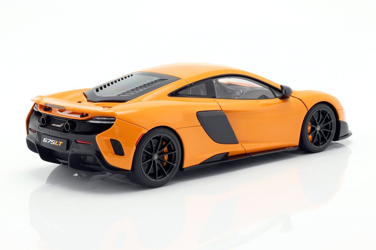 McLaren 675 LT Year 2016 McLaren Orange 1:18 AUTOart