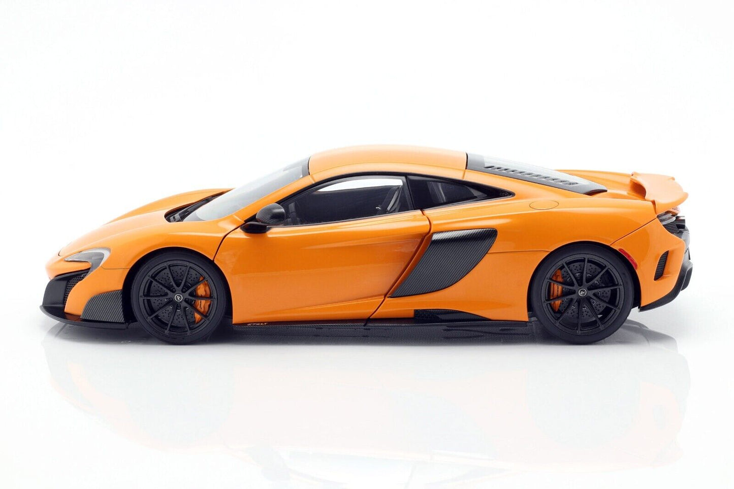 McLaren 675 LT Year 2016 McLaren Orange 1:18 AUTOart