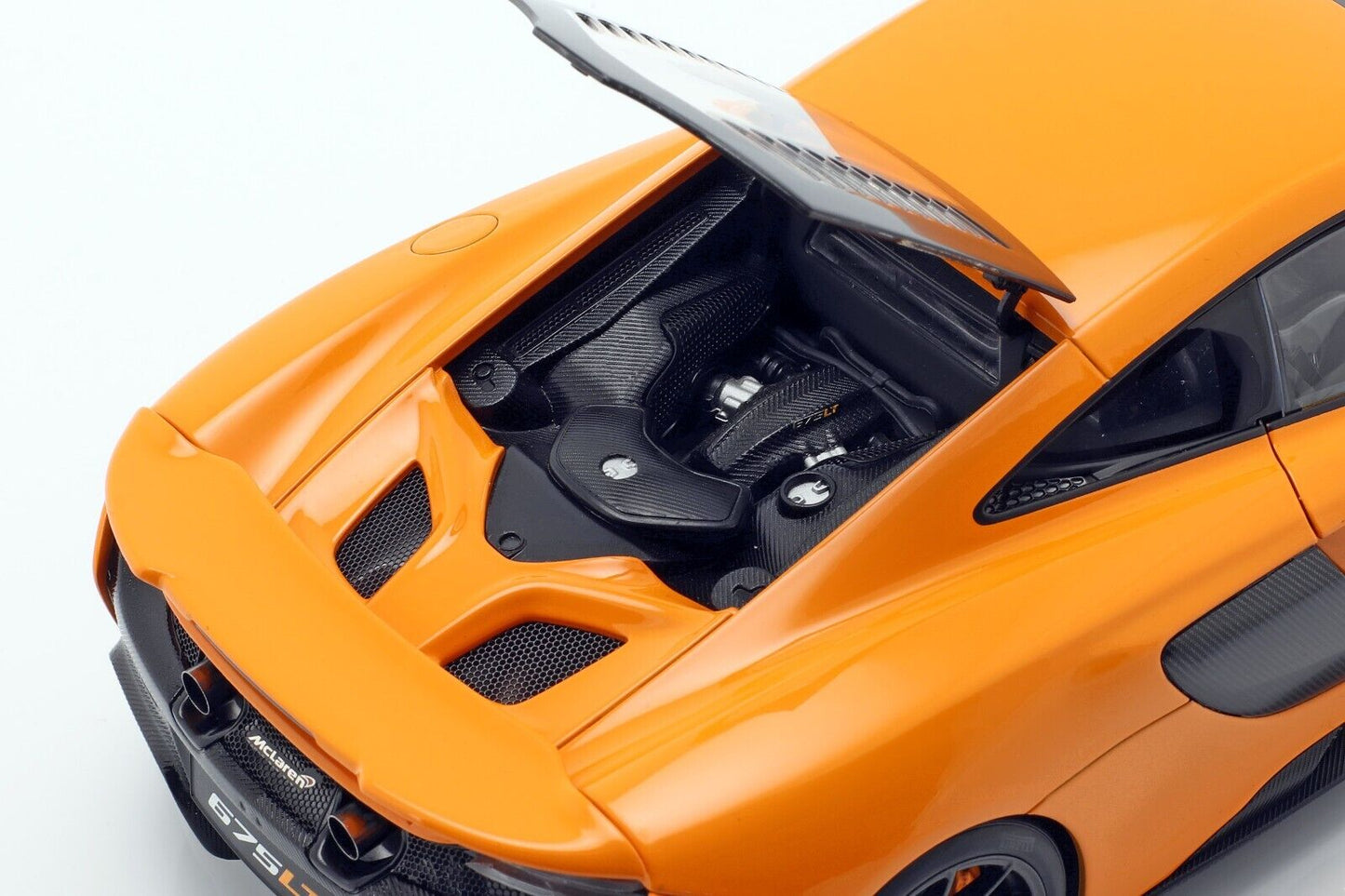 McLaren 675 LT Year 2016 McLaren Orange 1:18 AUTOart