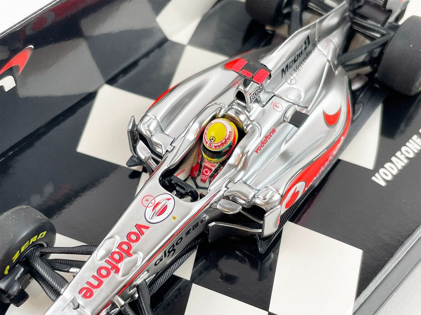Vodafone Mclaren Mercedes F1 MP4-26 #3 Lewis Hamilton Season 2011 MINICHAMPS 1:43