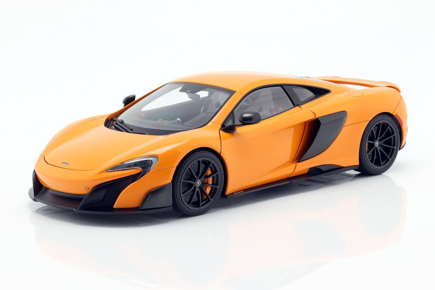 McLaren 675 LT Year 2016 McLaren Orange 1:18 AUTOart