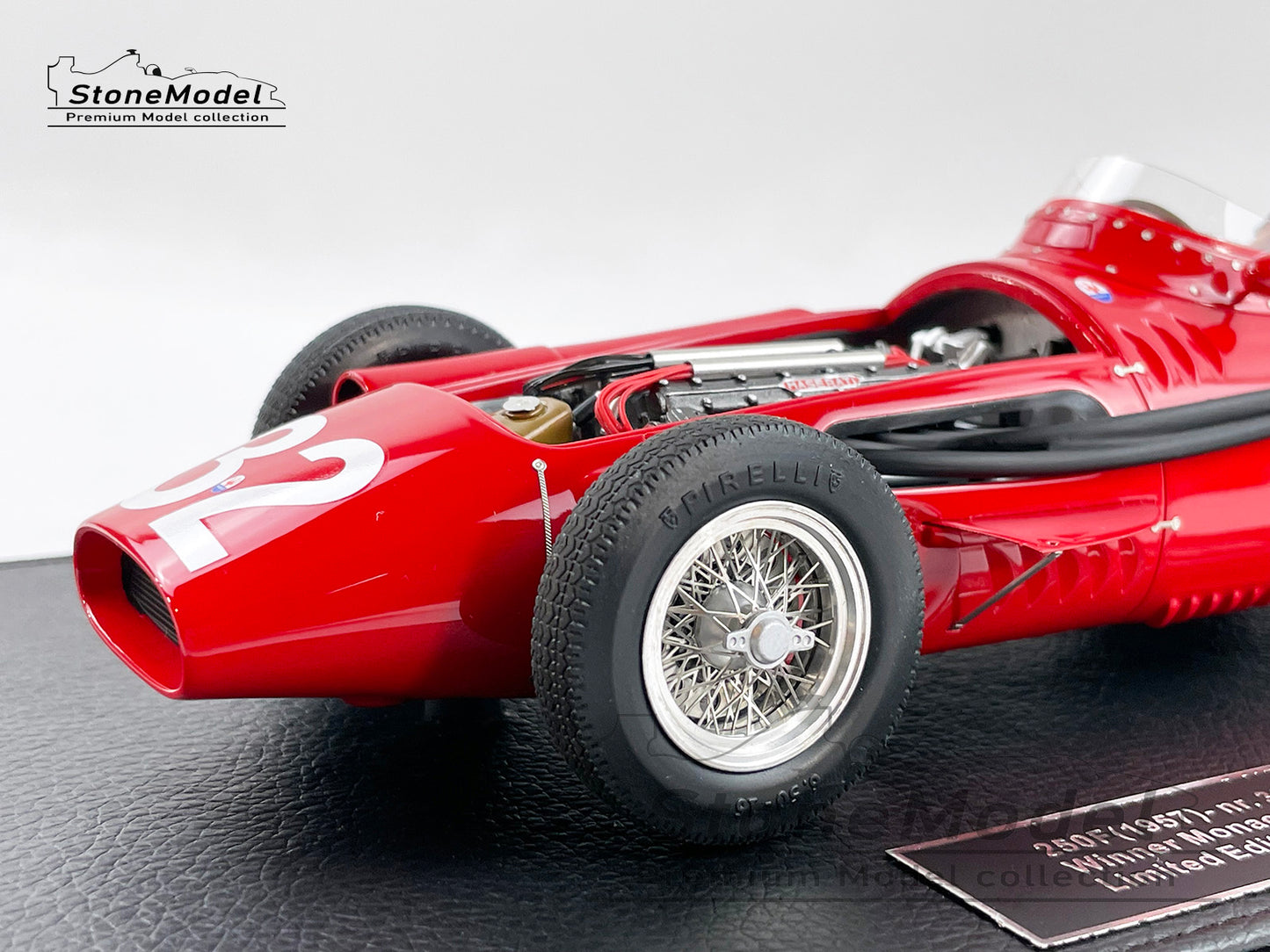 Maserati F1 250F #32 Juan Manuel Fangio Monaco GP 1957 World Champion 1:18 with Figure