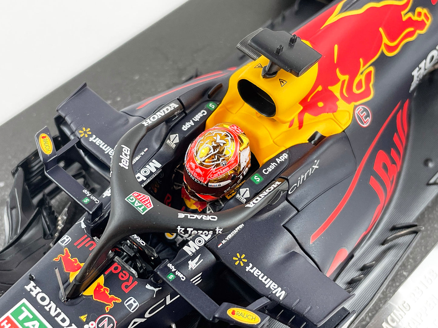 2021 F1 World Champion #33 Max Verstappen Red Bull RB16B Belgian SPA 1:18 MINICHAMPS