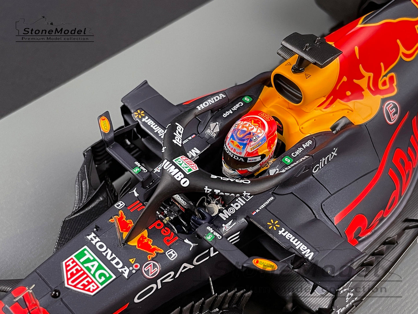 2021 Spark 1:18 Red Bull F1 RB16B #33 Max Verstappen Dutch GP World Champion + P1