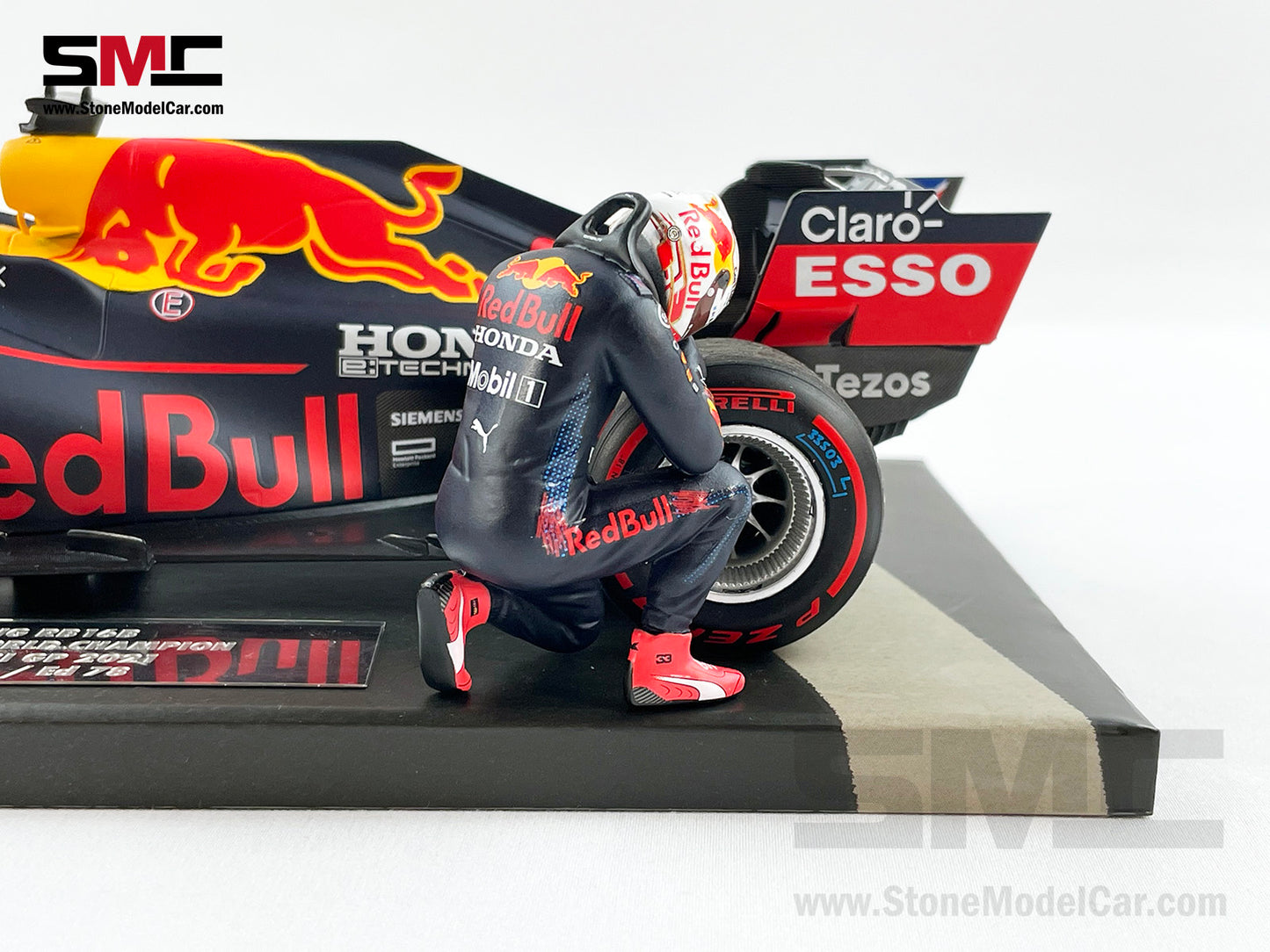 #33 Max Verstappen 2021 World Champion Red Bull F1 RB16B Abu Dhabi GP 1:18 MINICHAMPS with Figure