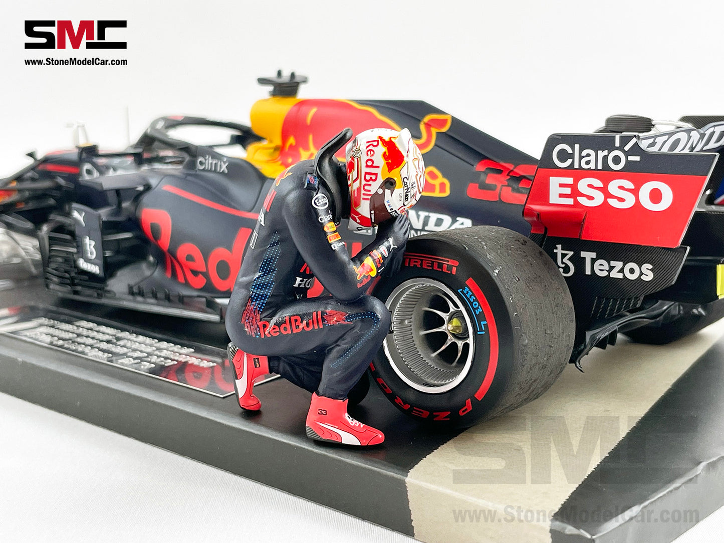 #33 Max Verstappen 2021 World Champion Red Bull F1 RB16B Abu Dhabi GP 1:18 MINICHAMPS with Figure