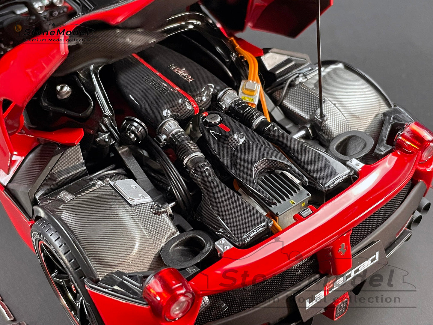 BBR High End Ferrari 1:18 LaFerrari Rosso Corsa 322 Red Diecast Full Open