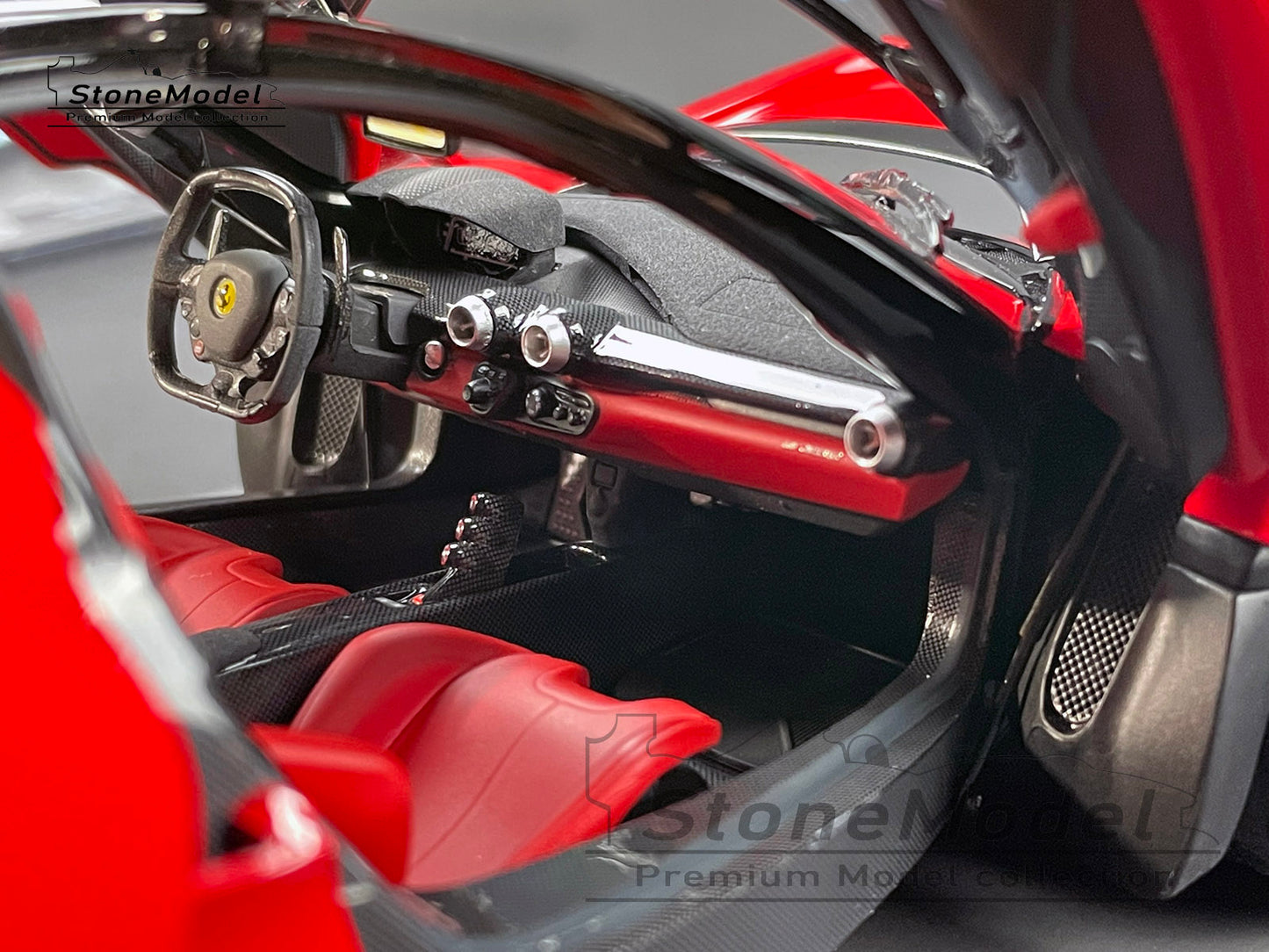 BBR High End Ferrari 1:18 LaFerrari Rosso Corsa 322 Red Diecast Full Open