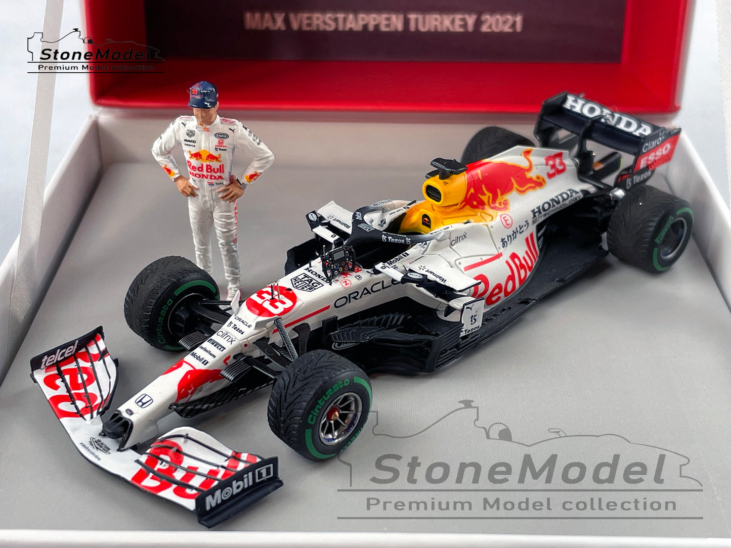 2021 F1 World Champion #33 Max Verstappen Red Bull RB16B Turkish GP Special Livery 1:43 Spark Figure Gift Box